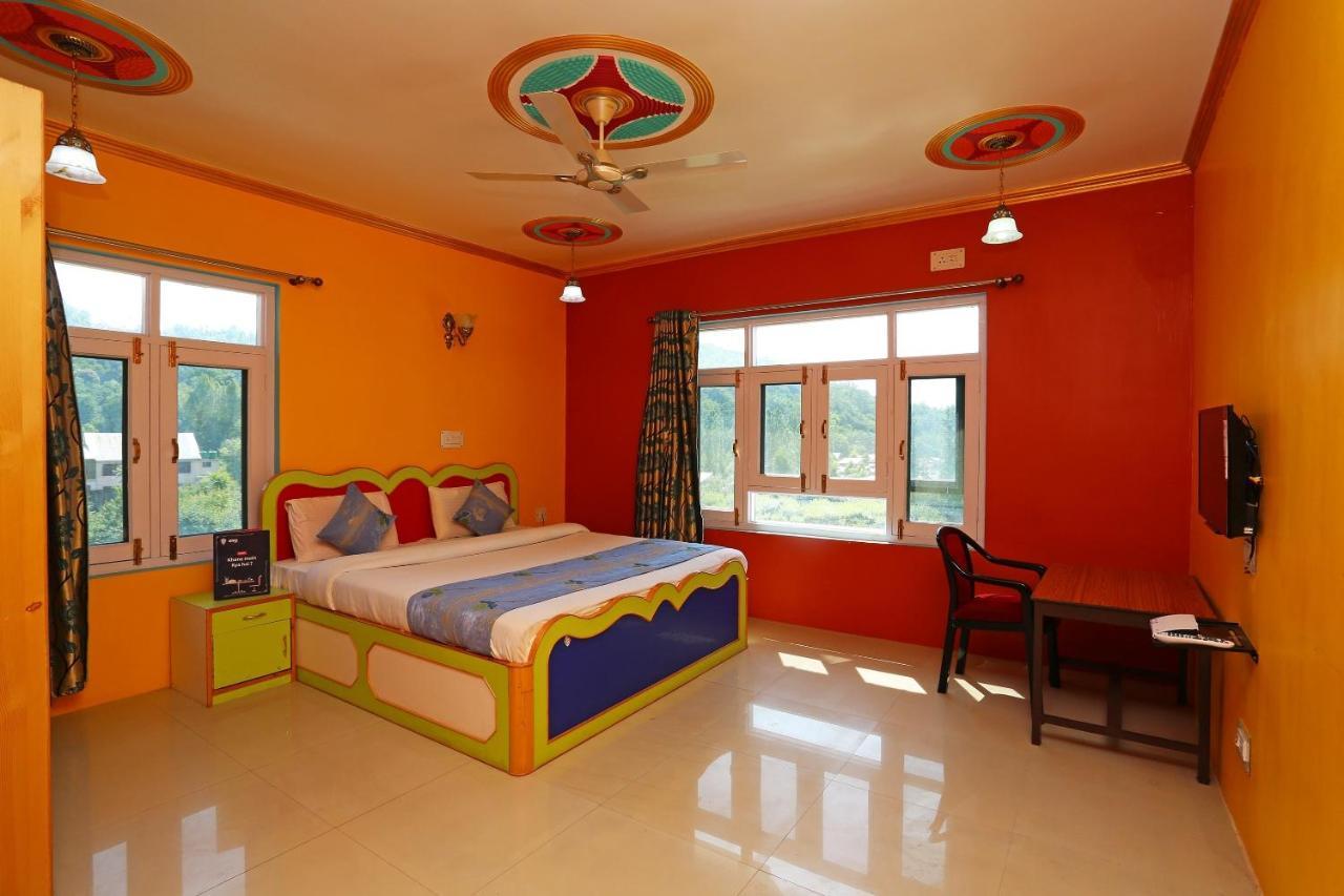 Super Oyo Hotel El Classics Srīnagar Esterno foto